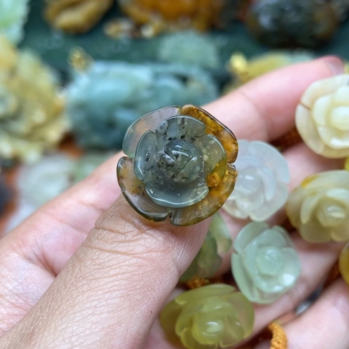蛇纹石玉未镶嵌吊坠