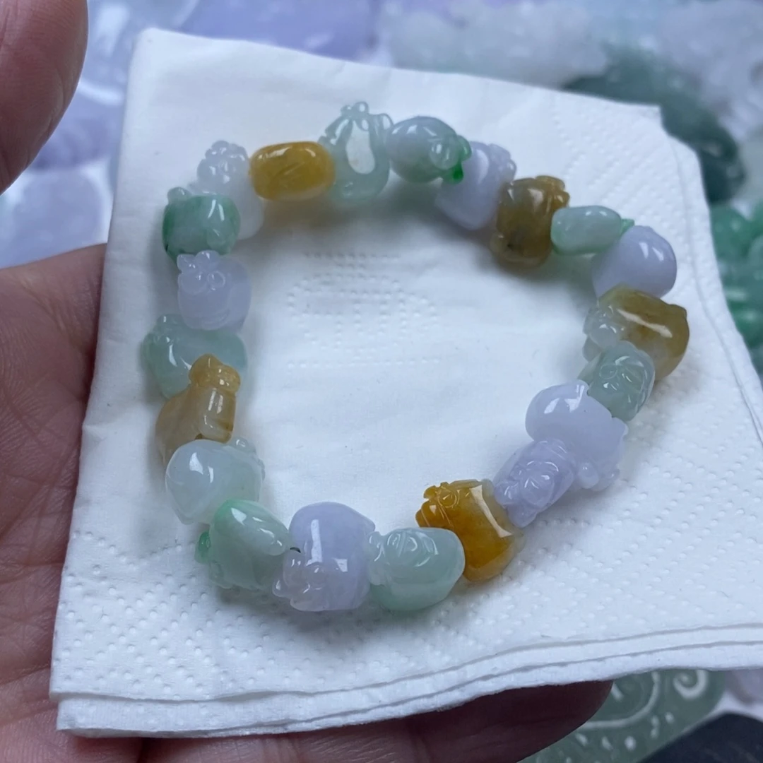 颈饰未镶嵌翡翠悦****?翡翠