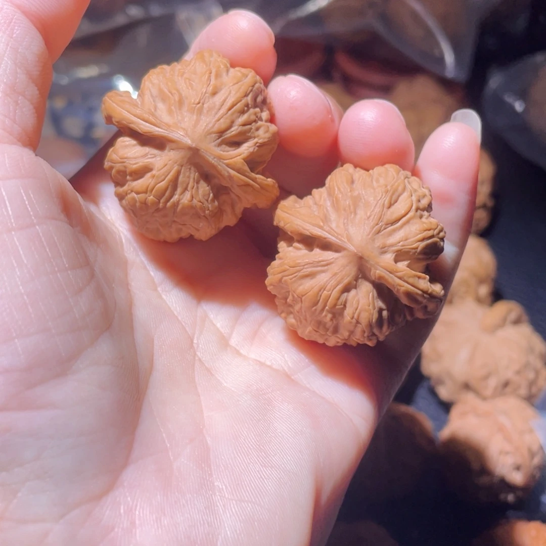 桃核吊坠35尺野狼，