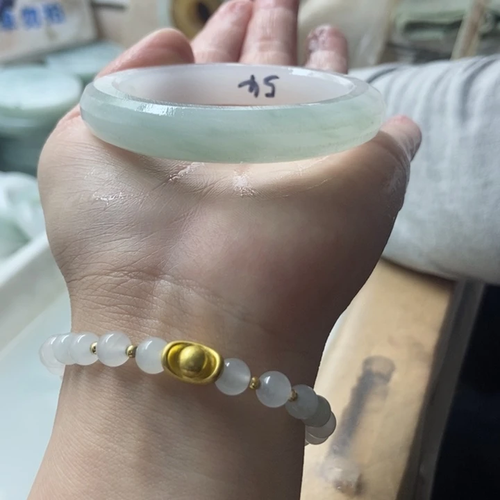 石英质玉手镯未镶嵌.**欢加工定制