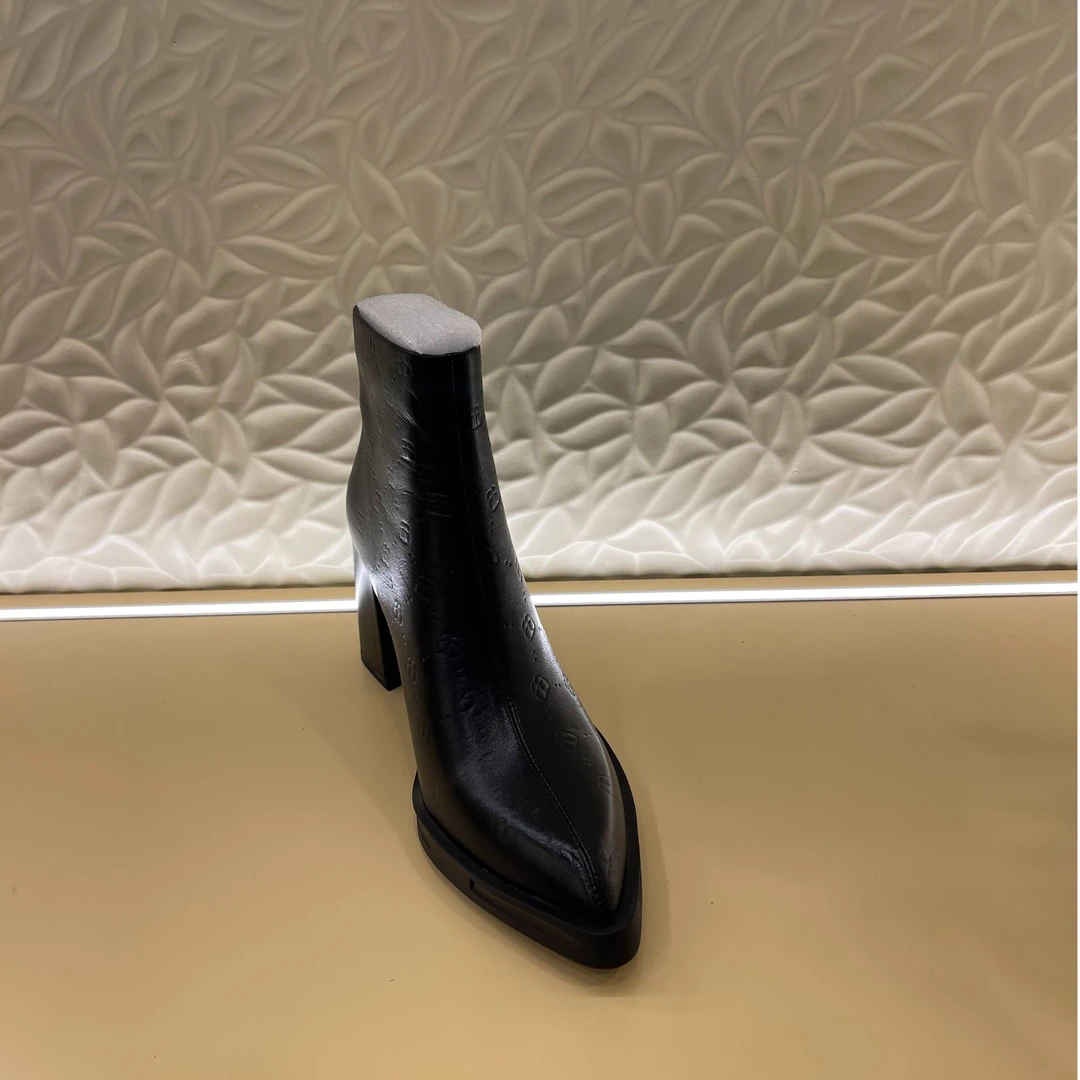 【微时尚】新款夏秋牛皮尖头气质复古褶皱设计款女士单鞋D009