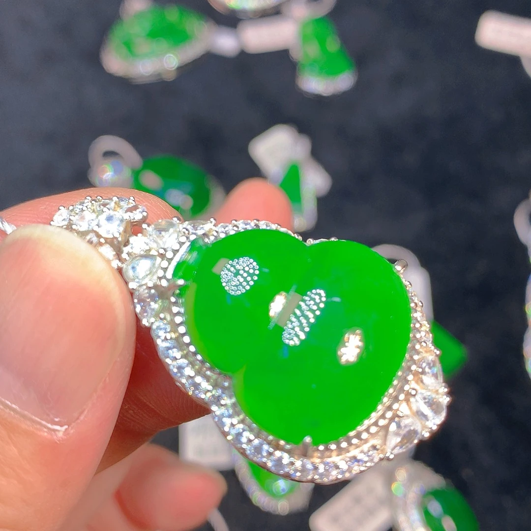 颈饰银S925镶嵌翡翠