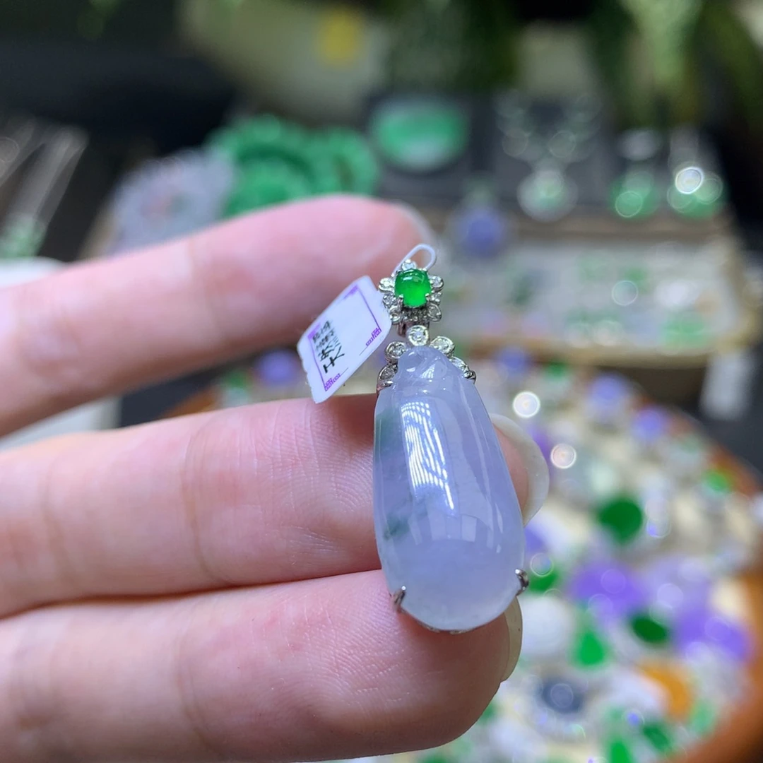 颈饰18K金镶嵌翡翠