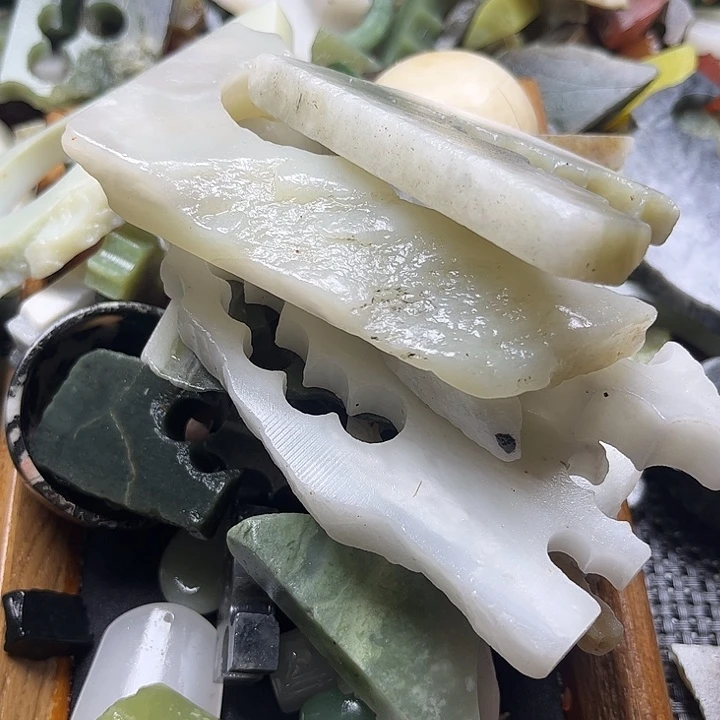 和田玉未镶嵌颈饰春***晓