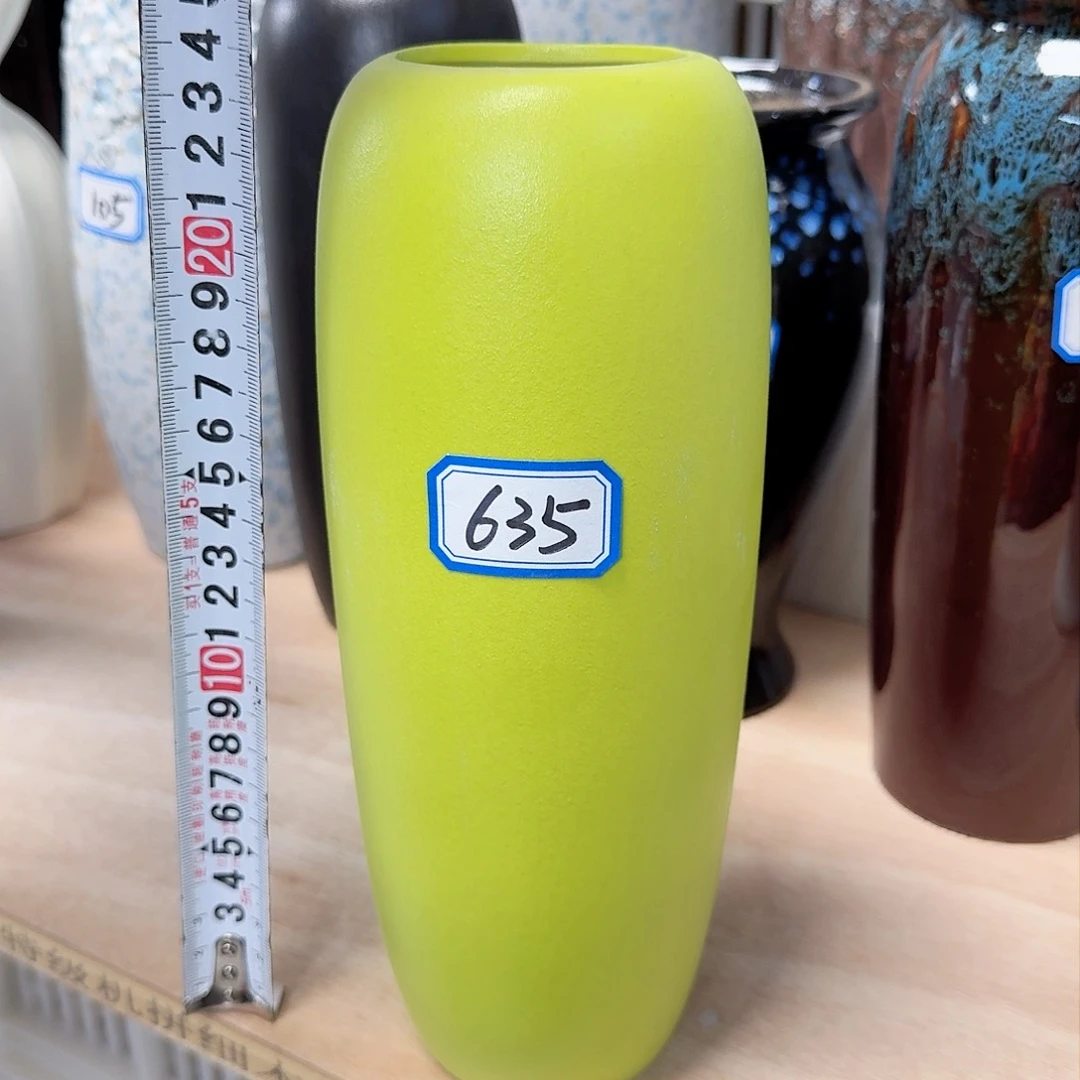 瓶635号果绿陶瓷高24厘米一个微瑕