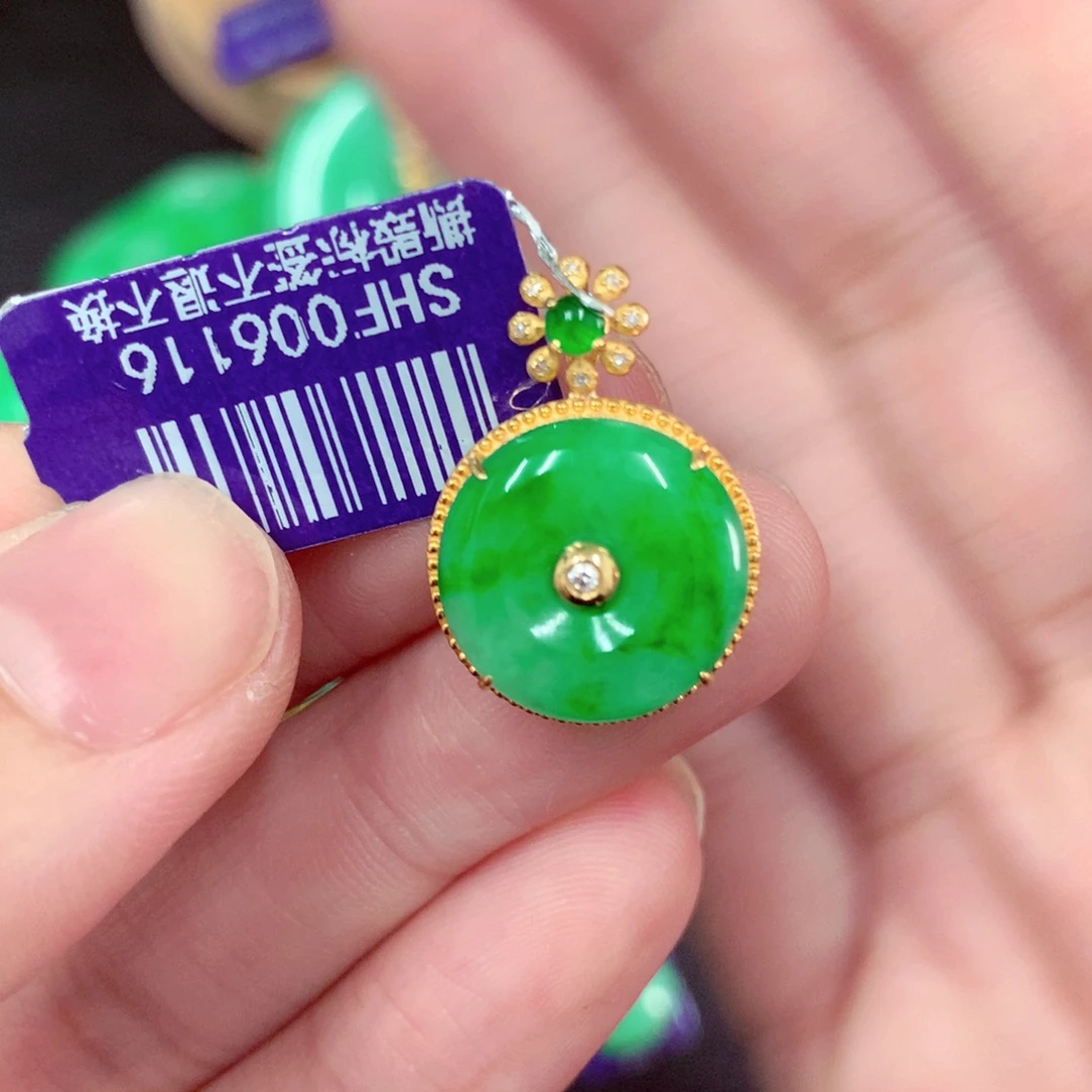 颈饰18K金镶嵌翡翠