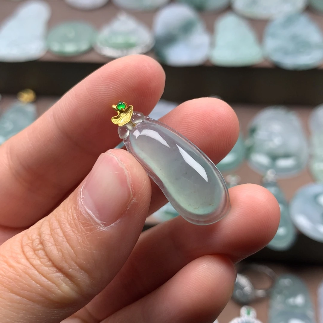 颈饰18K金镶嵌翡翠天然翡翠