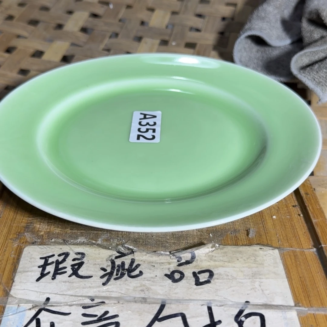 微瑕疵介意勿拍陶瓷器皿B041