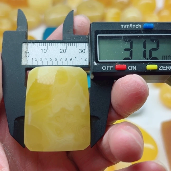 琥珀（矿物珀）未镶嵌裸石