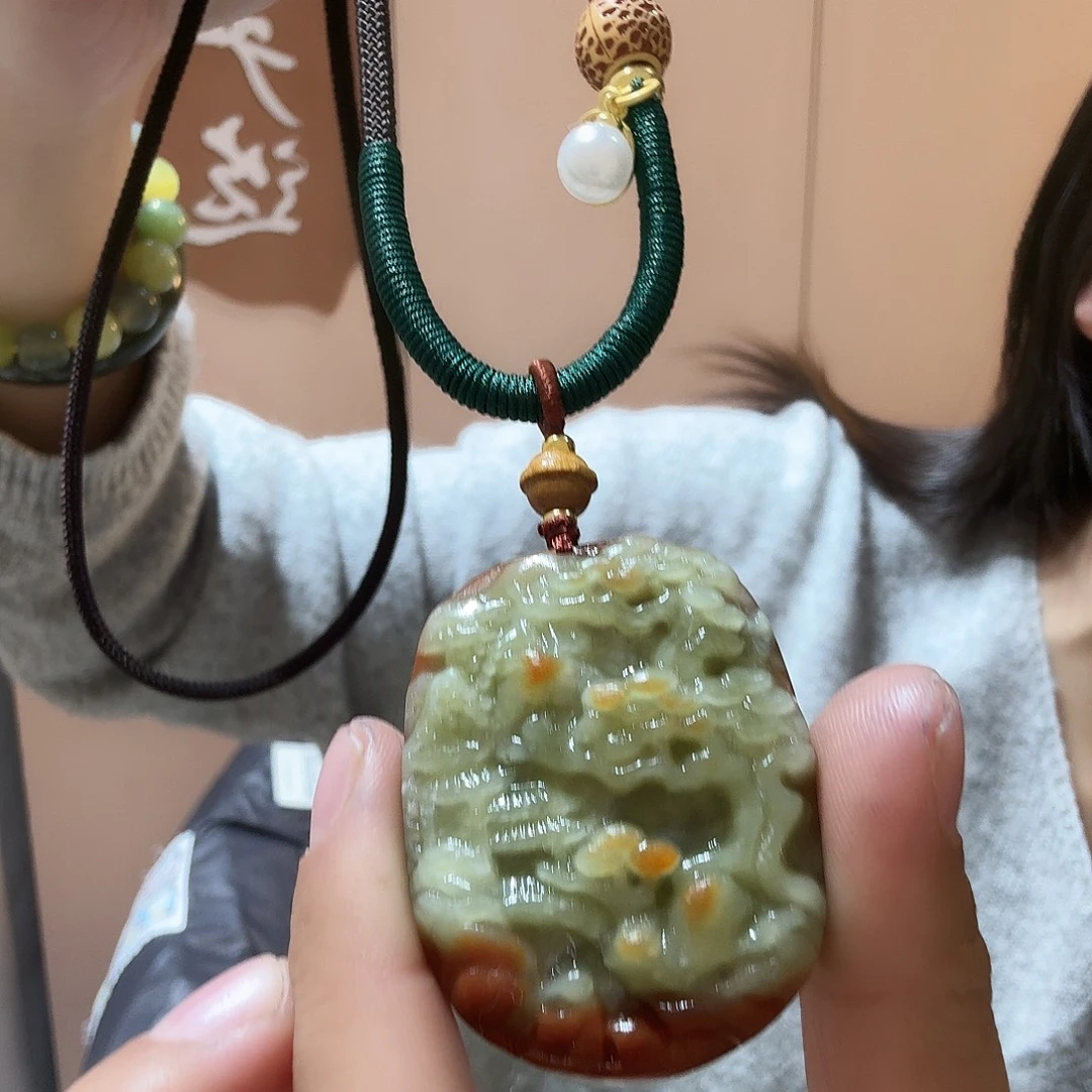 蛇纹石玉未镶嵌颈饰