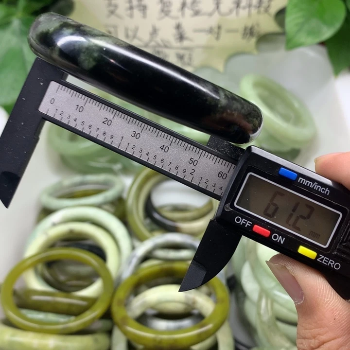 蛇纹石玉未镶嵌手镯17