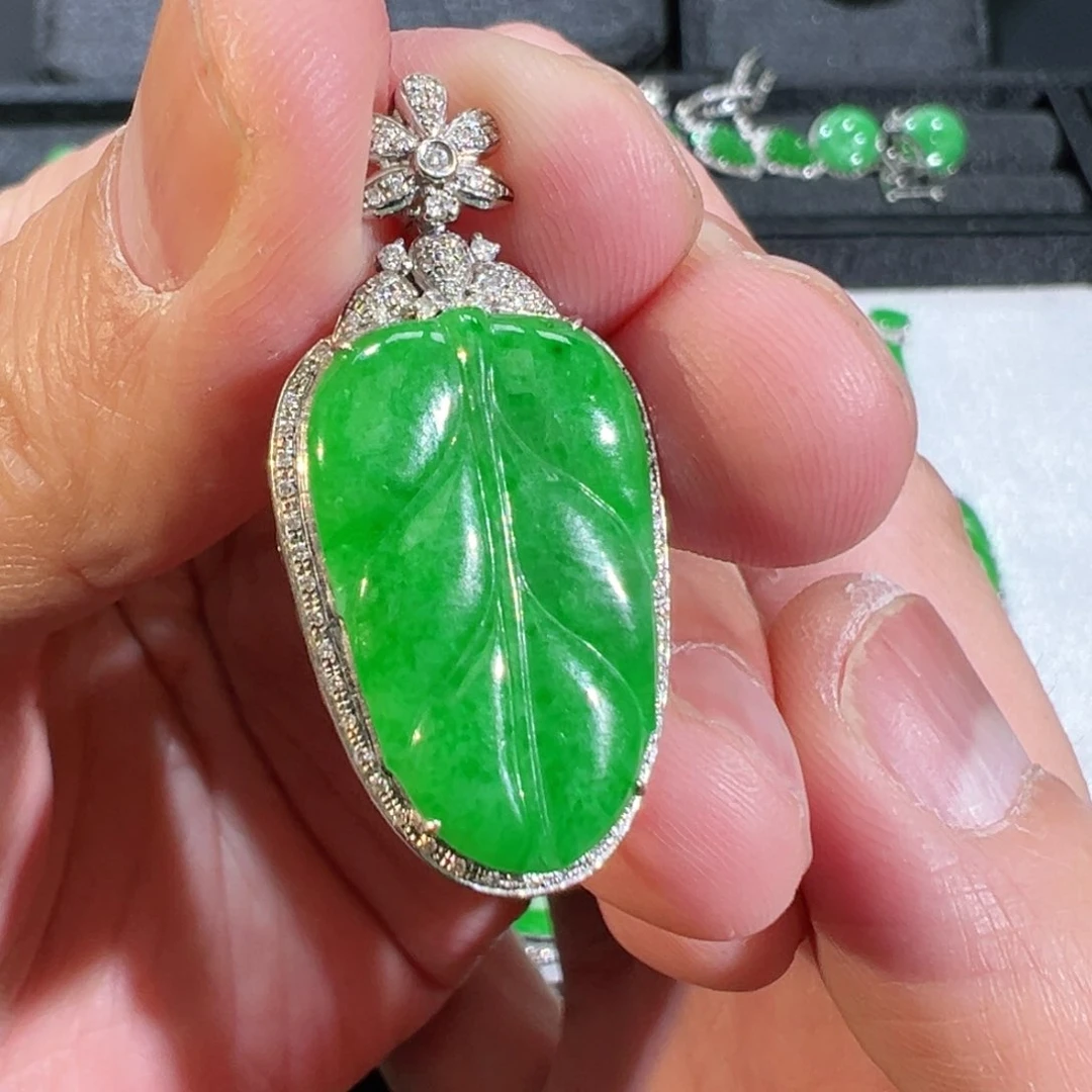 【闪购商品】翡翠吊坠(不含链)18K金镶嵌