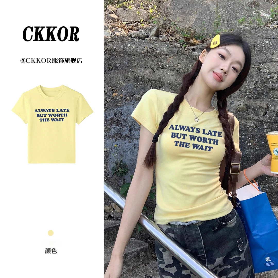 CKKOR夏季圆领短袖t恤女性感辣妹穿搭设计款字母印花修身短款上衣