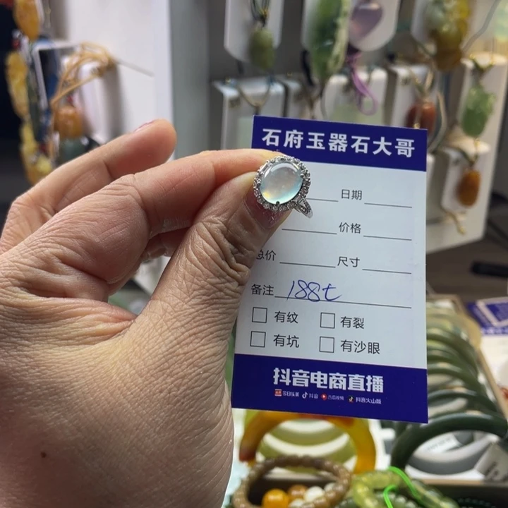 椰****蛇纹石玉未镶嵌颈饰