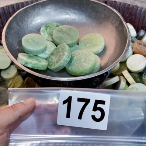 【闪购商品】蛇纹石玉珠宝半成品未镶嵌