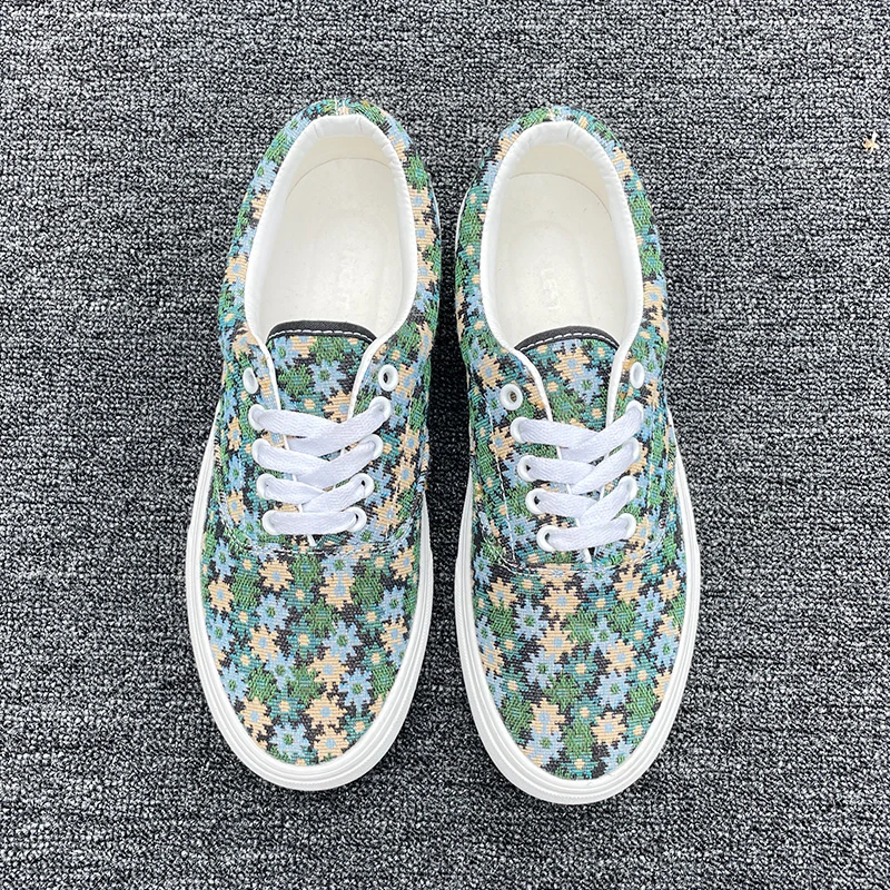 板鞋夏季透气潮流男鞋绿色小碎花迷彩刺绣帆布鞋时尚休闲鞋情侣鞋