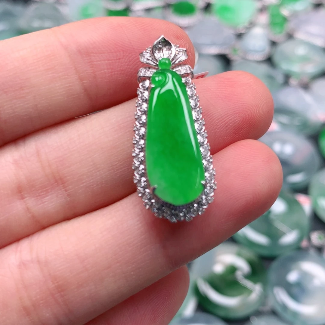 颈饰18K金镶嵌翡翠天然翡翠