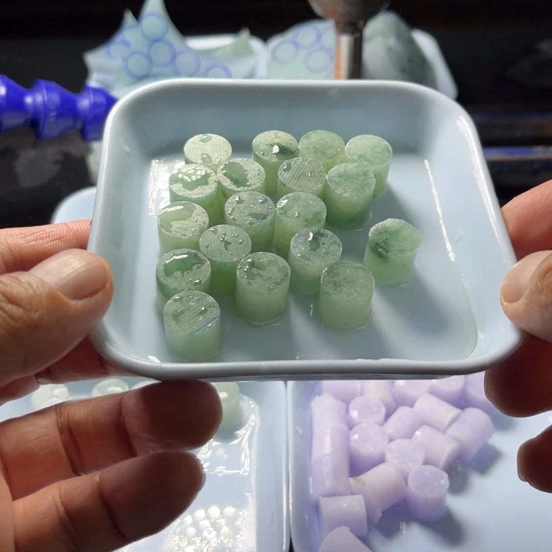 定制翡翠未镶嵌绿底飘绿花高糯化化冰卡12➕圆珠帝王漏