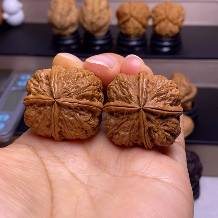 文玩核桃把件磐石四楞40