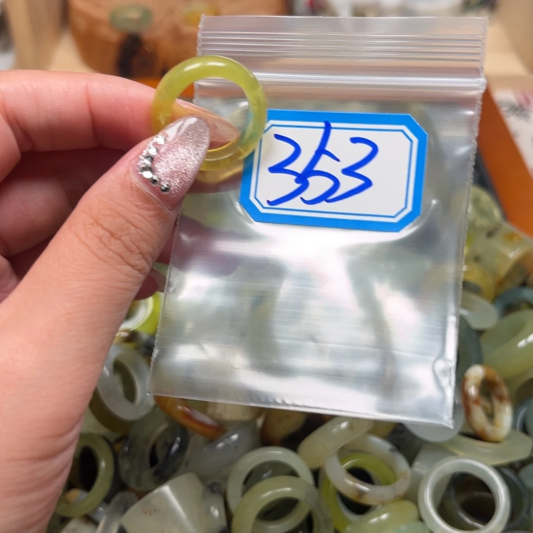 猪***我蛇纹石玉未镶嵌珠宝奇石