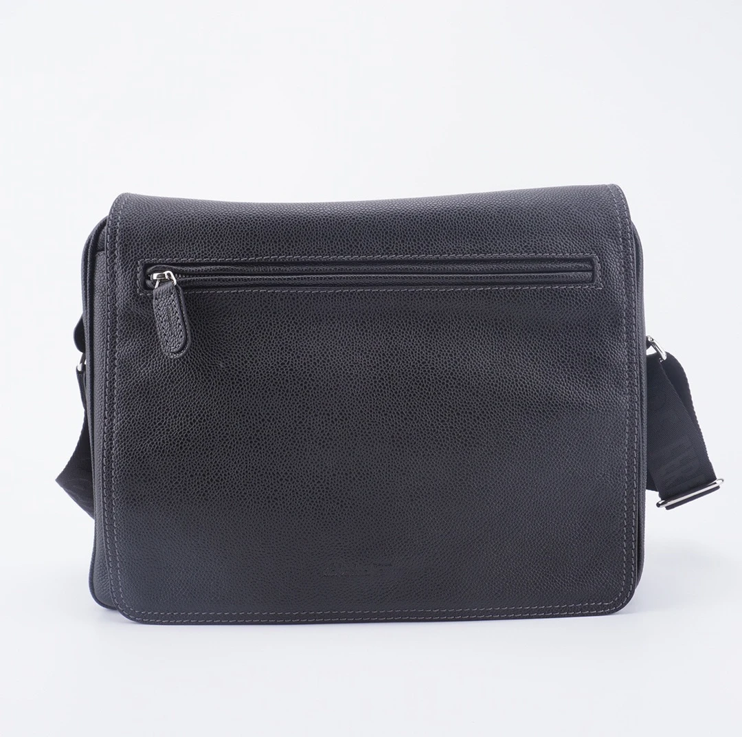 95新 FERRAGAMO/菲拉格慕 荔枝纹黑色翻盖邮差包斜挎包 D623