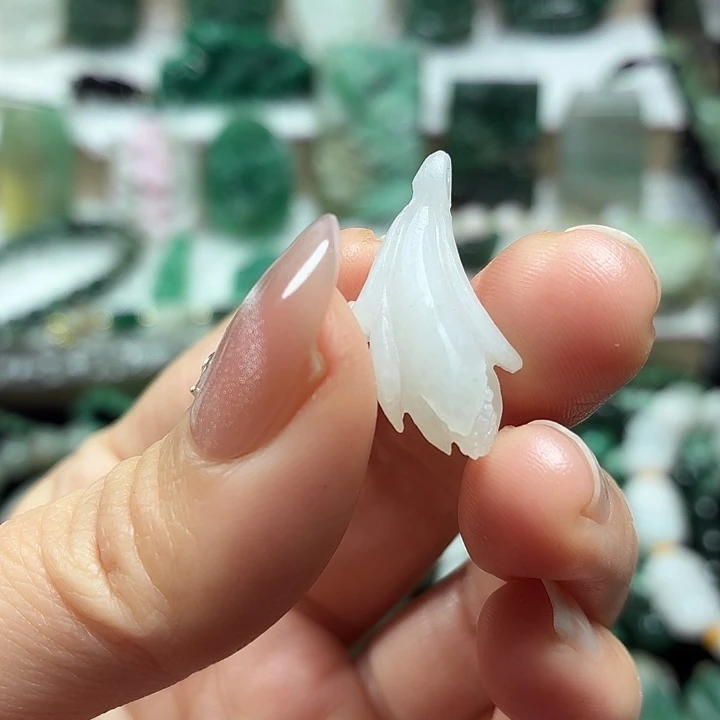 独山玉未镶嵌吊坠