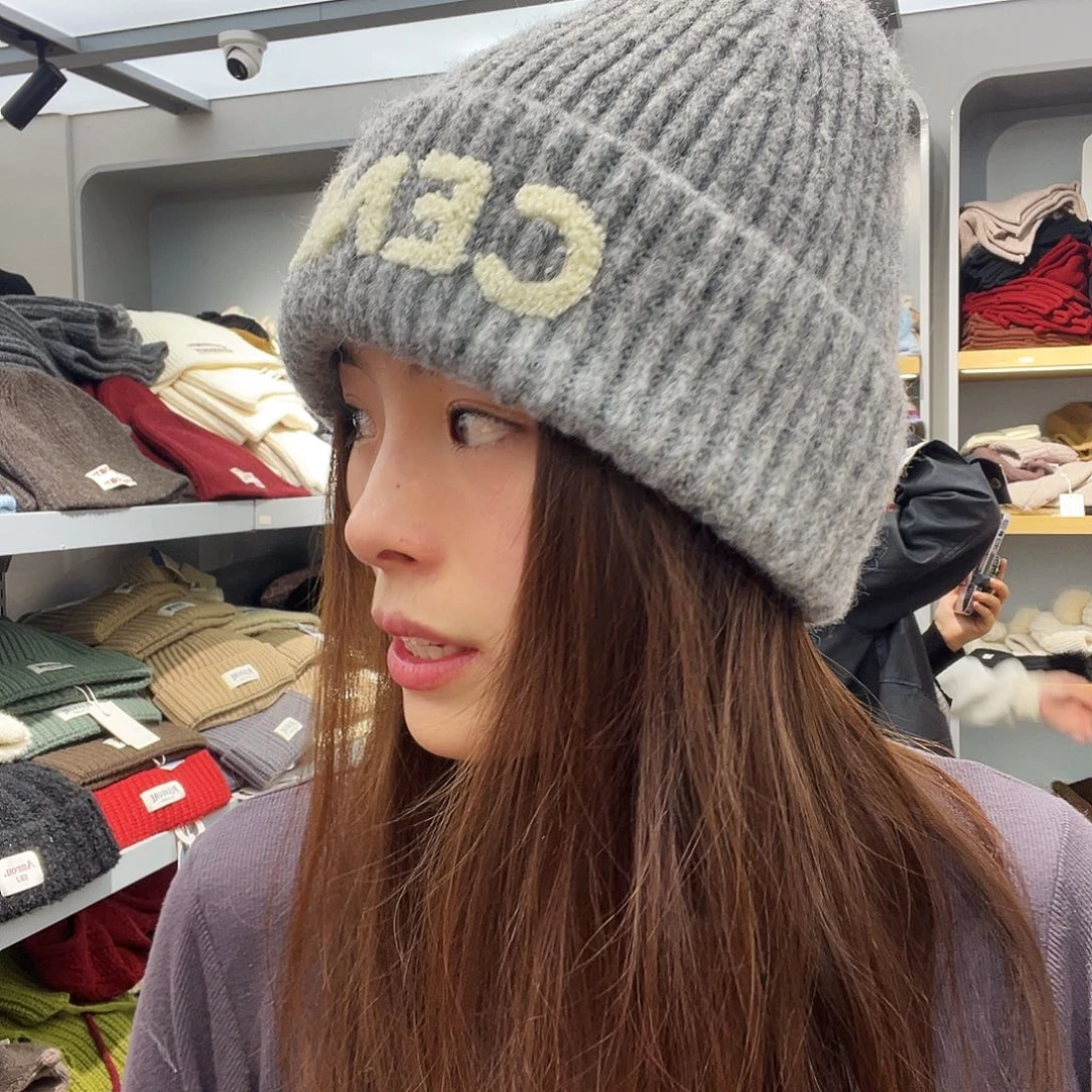 皮质非金属字母灰色针织帽