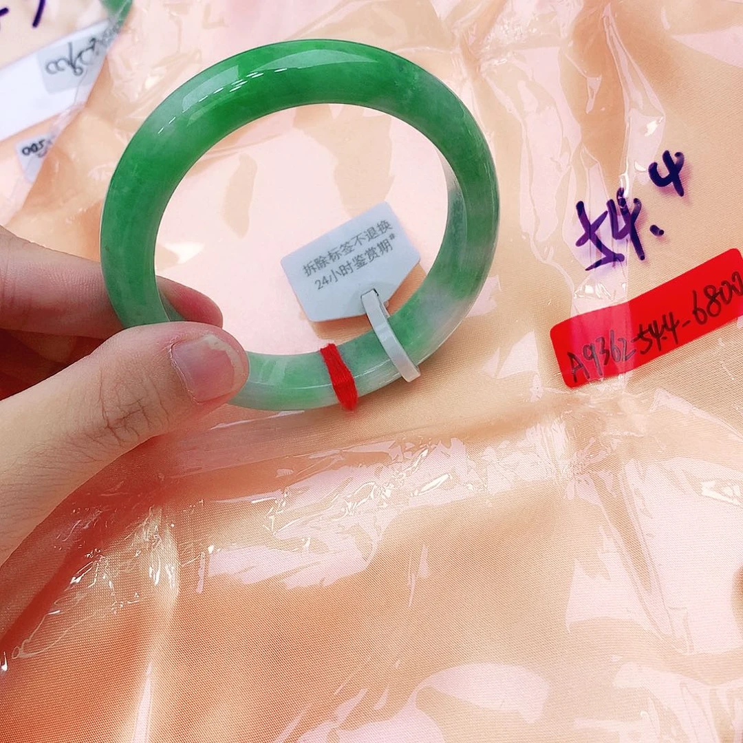 翡翠未镶嵌手镯我