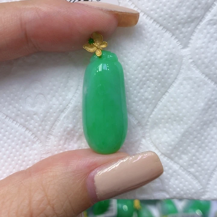 颈饰18K金镶嵌翡翠