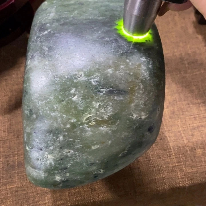 溪***畔和田玉未镶嵌挂件