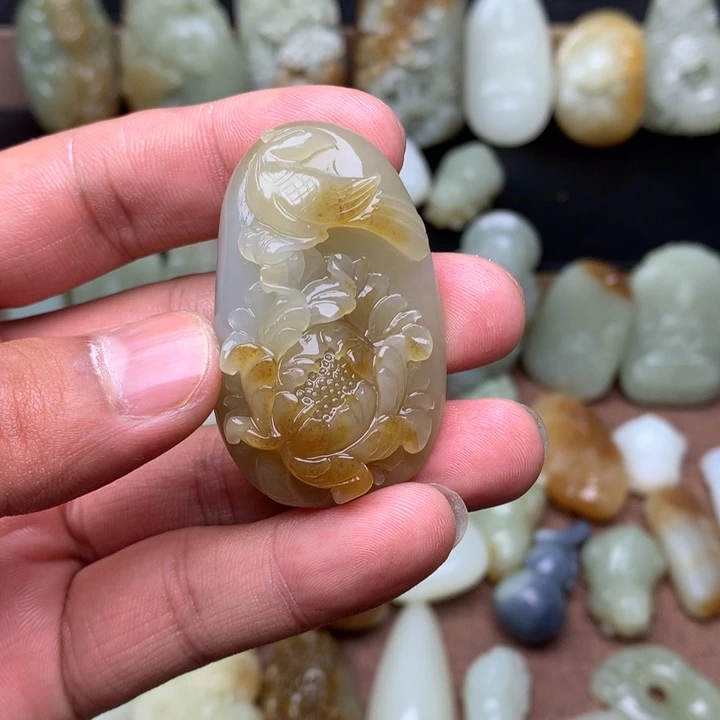 和田玉（糖玉）未镶嵌颈饰