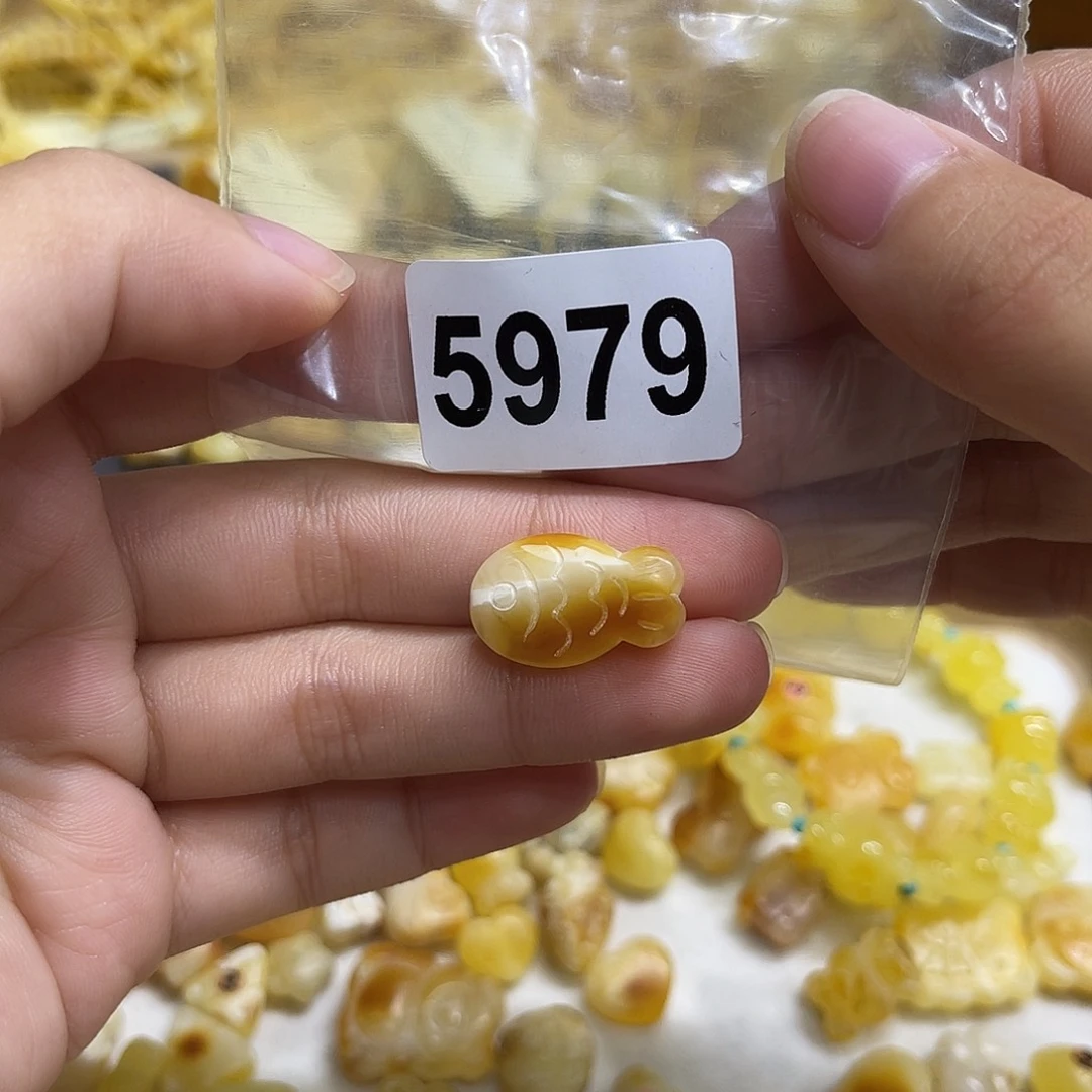 琥珀未镶嵌珠宝奇石