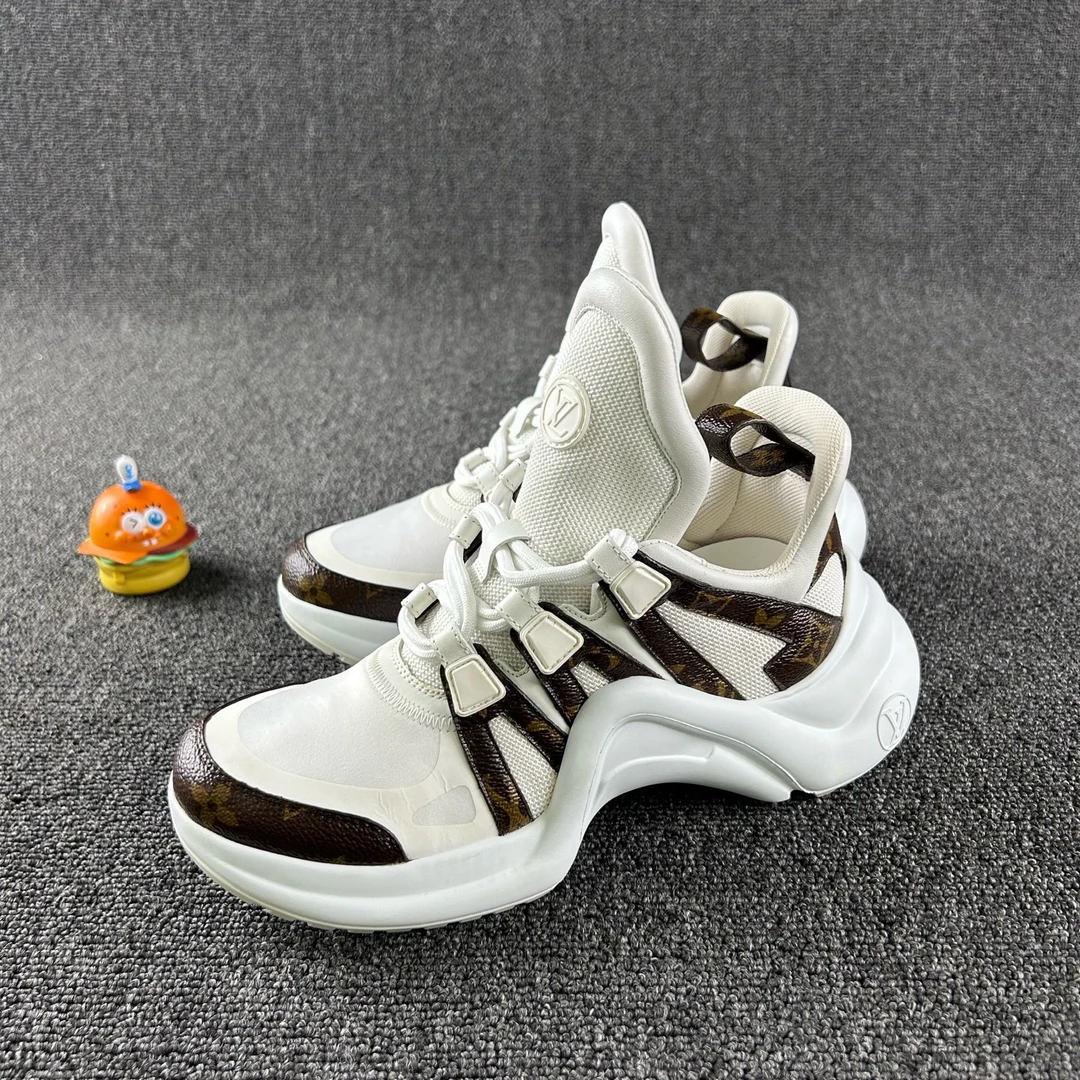 95新 LouisVuitton/路易威登 老花运动鞋36.5码 HB5379