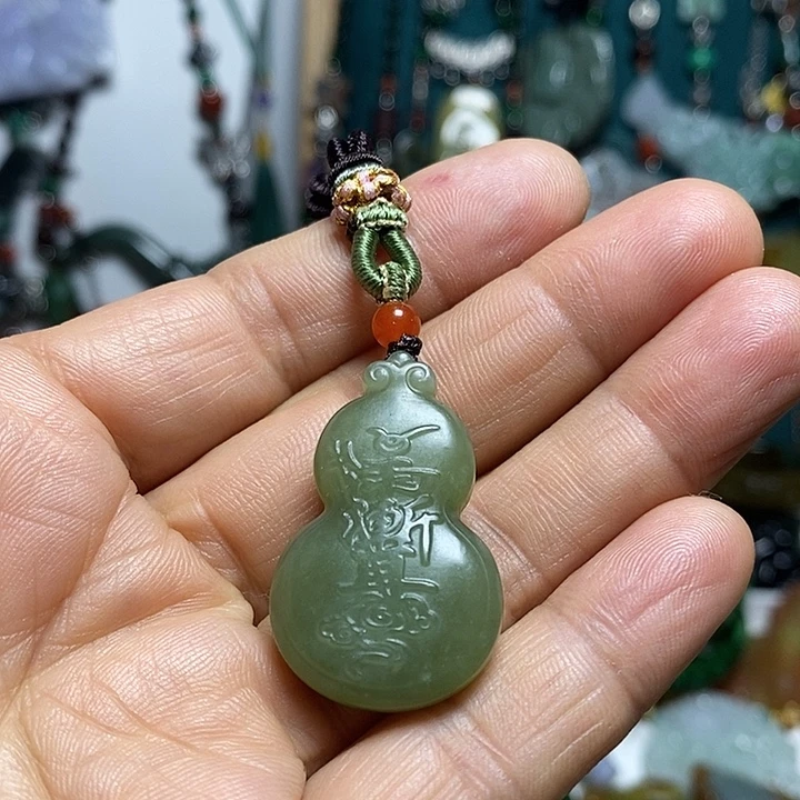 翡翠未镶嵌吊坠(赠链)