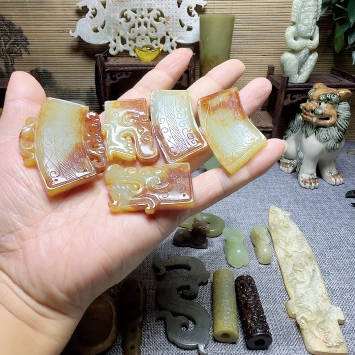 用***3和田玉（糖玉）未镶嵌颈饰