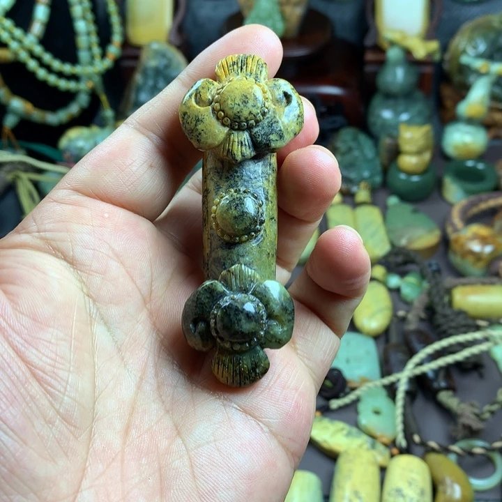 吊坠(赠链)未镶嵌岫岩河磨玉(透闪石质玉)
