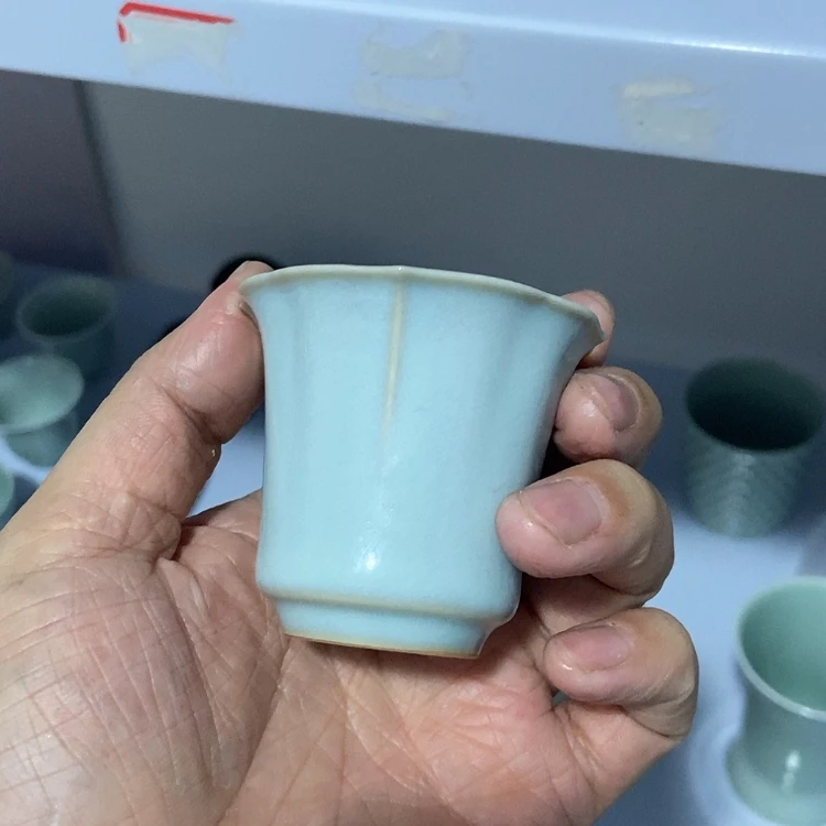 【闪购商品】廷怀小花口杯天青釉色