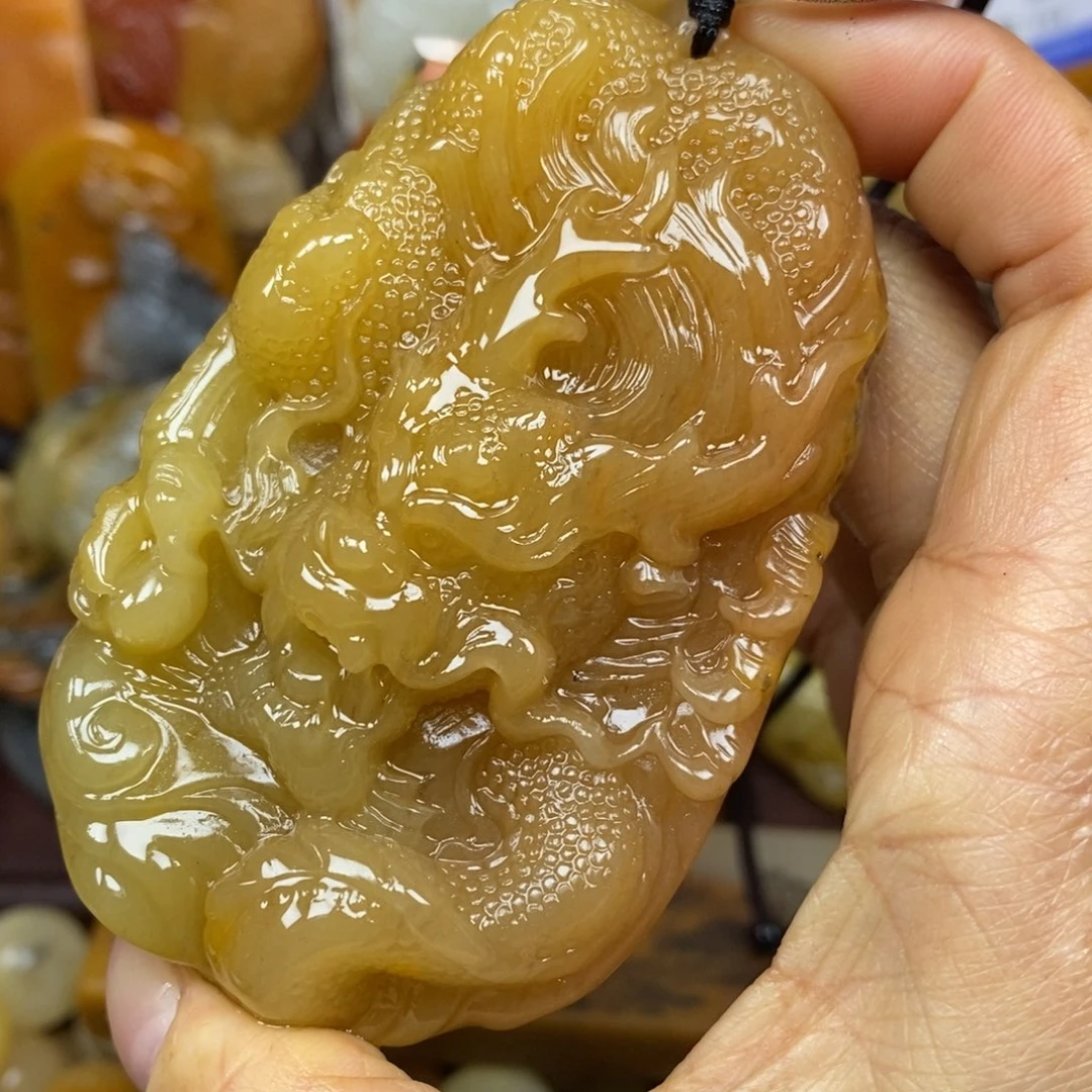 石英质玉（黄龙玉）颈饰未镶嵌