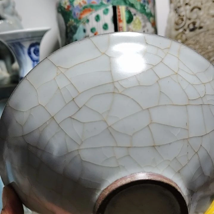 单色釉瓷器，完整器一个
