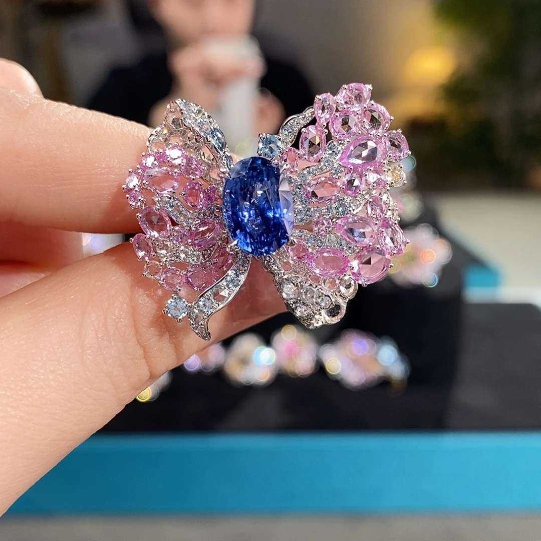 戒指18K金镶嵌蓝宝石3.73ct无烧矢车菊aigs