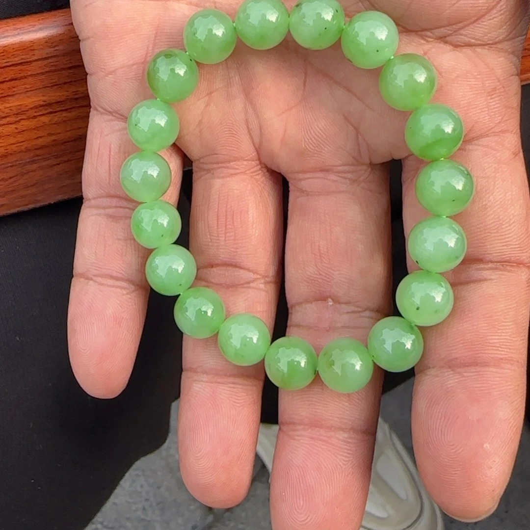 和田玉未镶嵌颈饰乌兰海苹果绿