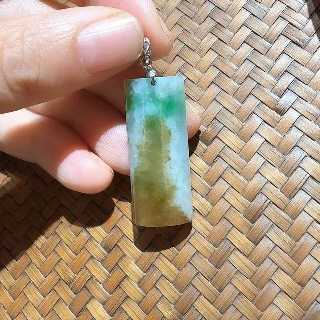 颈饰未镶嵌翡翠个性十足