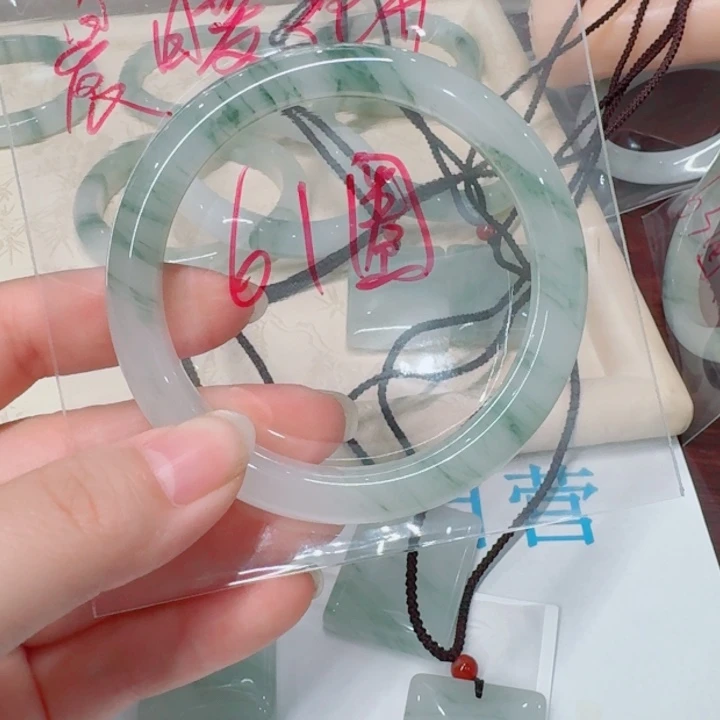 未镶嵌手镯石英质玉