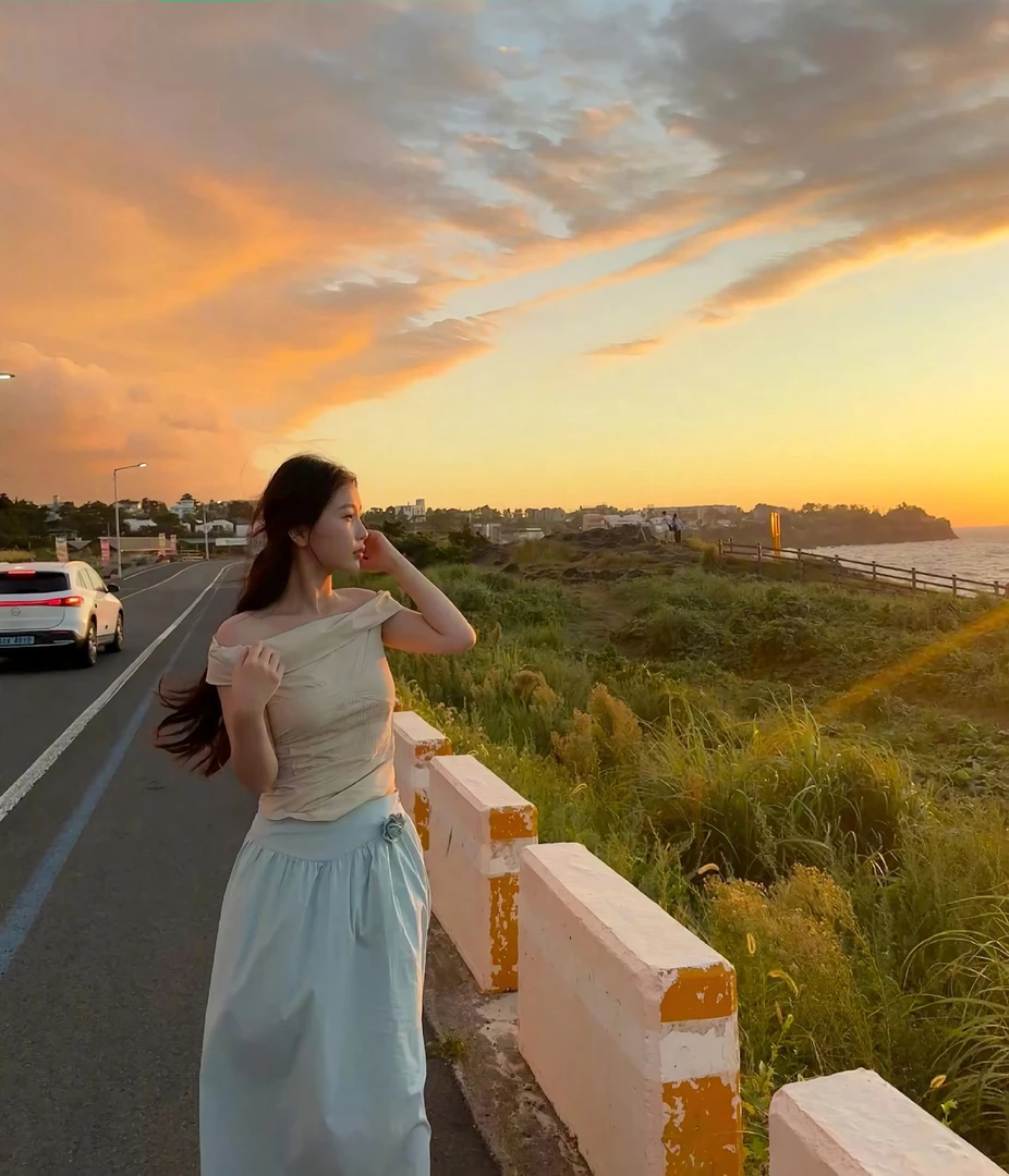 虞书欣明星同款一字肩修身短款上衣时尚减龄百搭半身裙两件套女