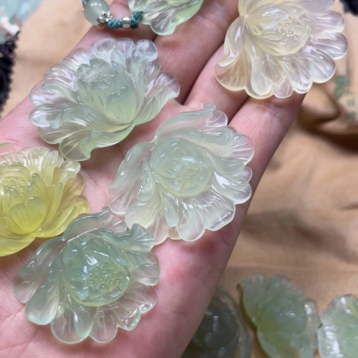 用***3蛇纹石玉未镶嵌颈饰