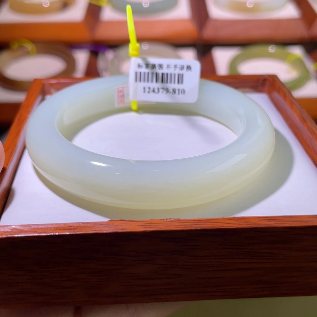 和田玉手镯未镶嵌56