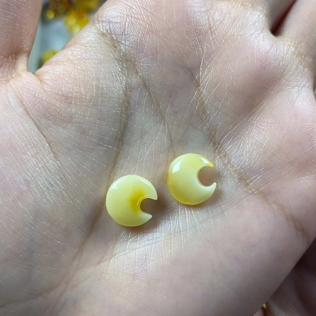 琥珀裸石未镶嵌陈***?月亮
