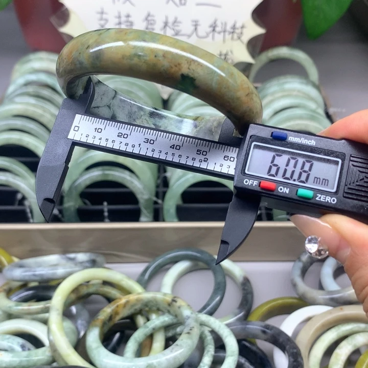 蛇纹石玉未镶嵌手镯142