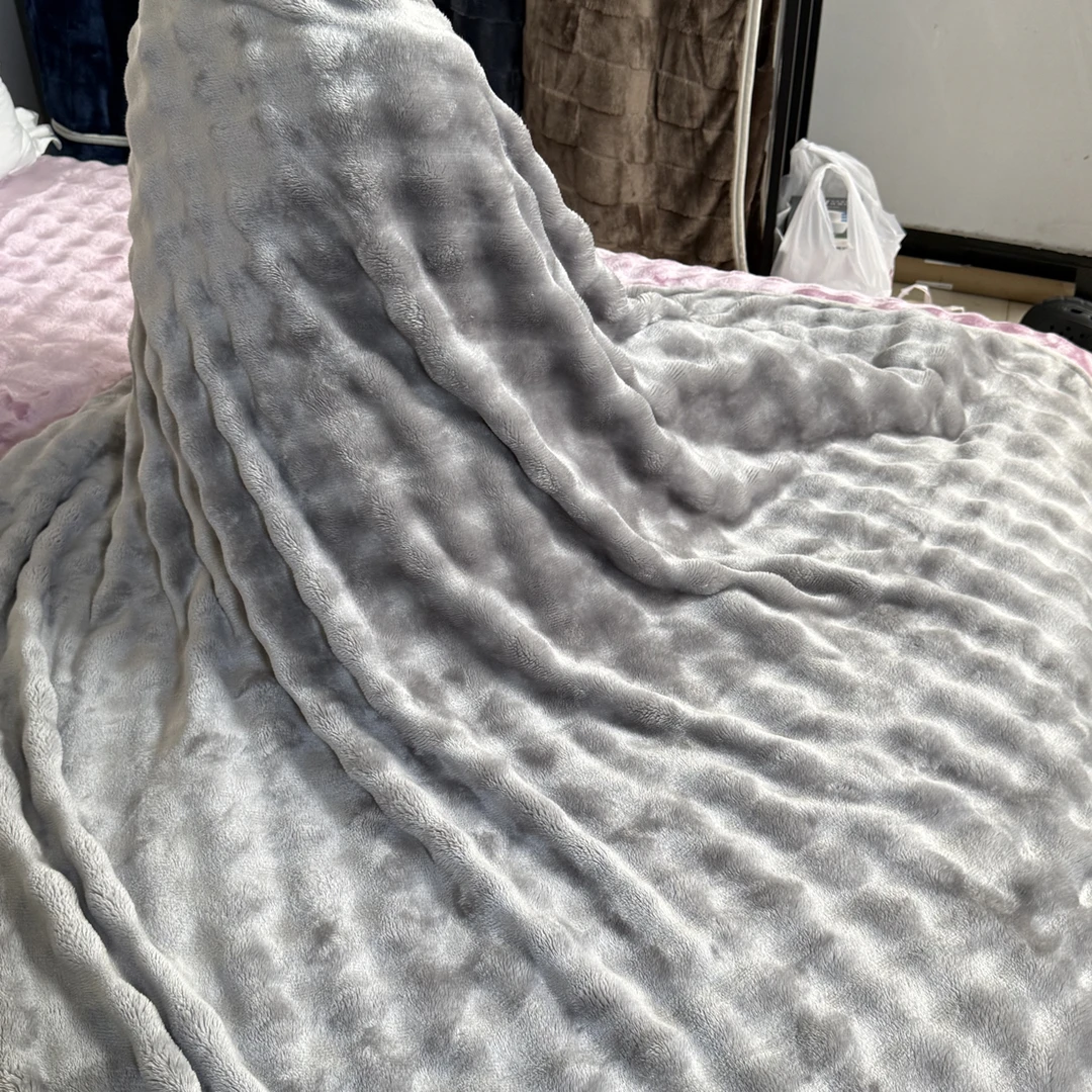 纯色法兰绒泡泡毯四季通用简约双面毛毯奶绒盖毯加厚不褪色亮光面