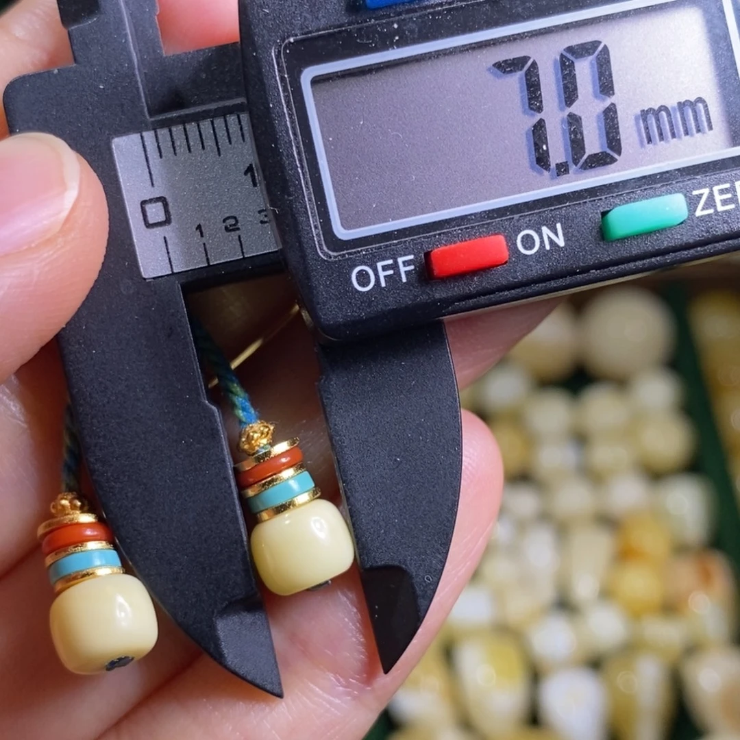 蜜蜡未镶嵌裸石配饰